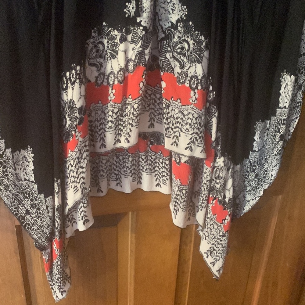 Forever 21 black and white tunic Bohemian print top - Picture 3 of 5